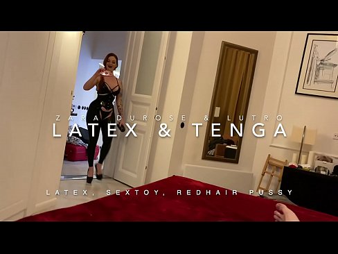 ❤️ Dada wa kambo mwenye kichwa chekundu akiwa amevalia vazi la latex alilobanwa na kaka wa kambo Ponografia yenye ubora ❌️❤